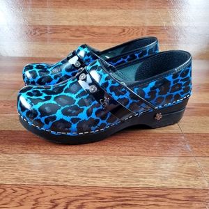 Koi by Sanita Women's Wild Blue Leopard Funky Danish Nursing Clogs Size 40 / 9